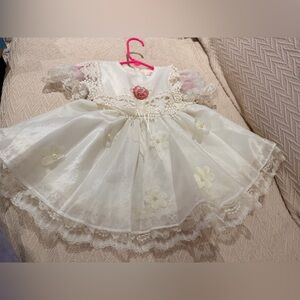 Vintage NWOT  80 Popeyes lace infant party dress. Puff sleeve sailor collar lace